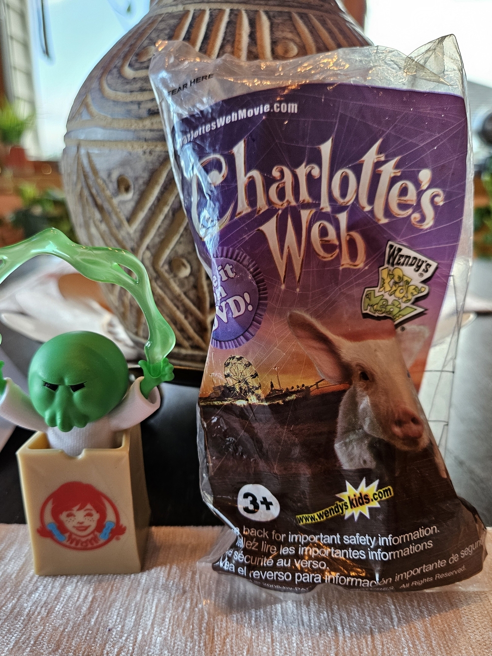 Set of 2 Collectible Wendy's Adult & Kid's Meal Minion & Charlotte's Web